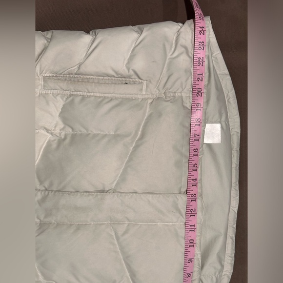 Patagonia Women's Winter White Down Puffer Jacket - Picture 11 of 16